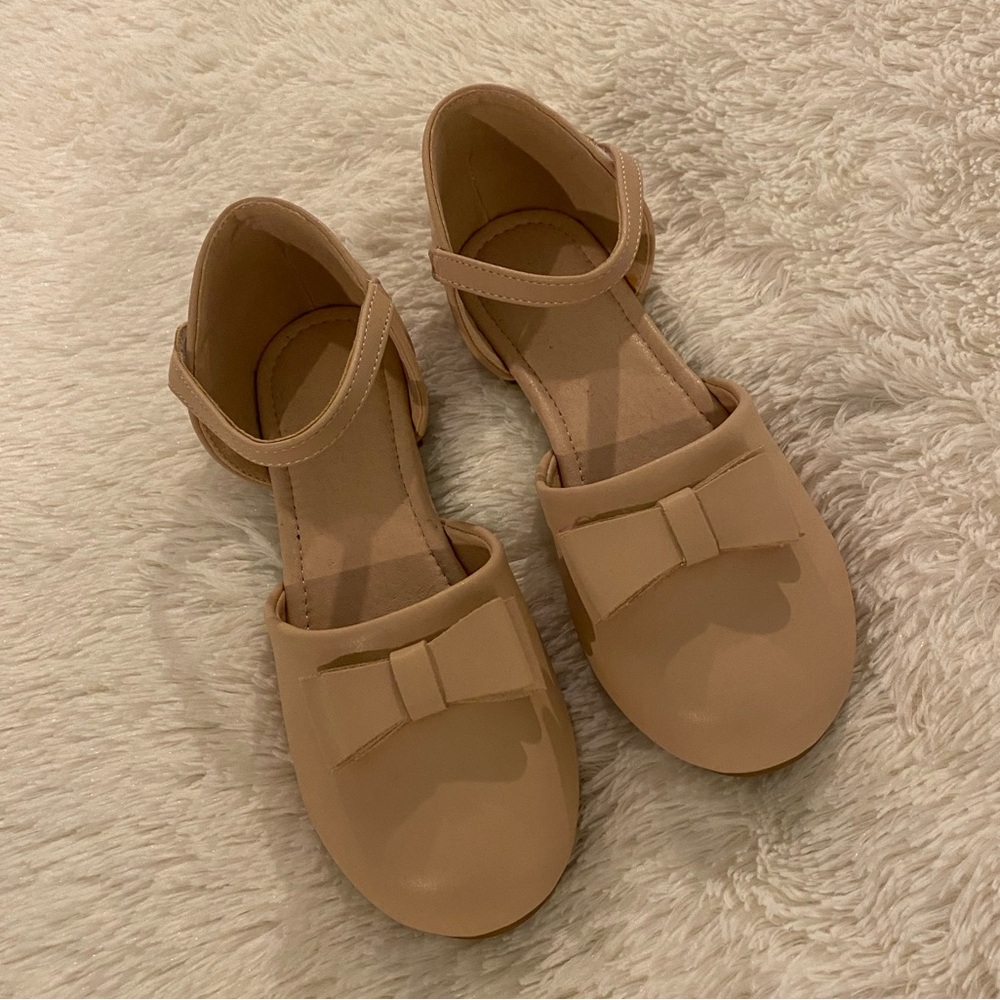 Mary Jane Ballet Flats w/ Bow and hook-and-loop strap closure. No brand.